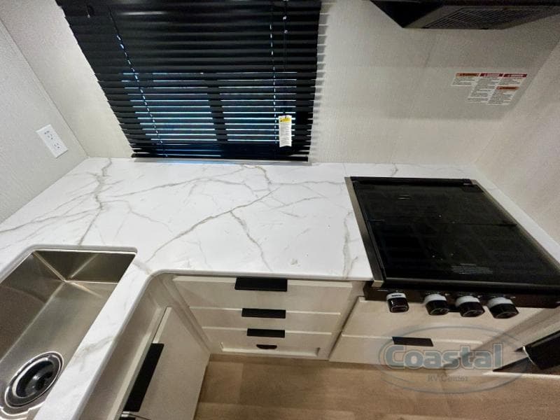 2026 Winnebago 2026 Winnebago Access - thumbnail 17