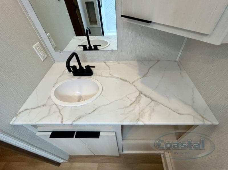 2026 Winnebago 2026 Winnebago Access - thumbnail 27