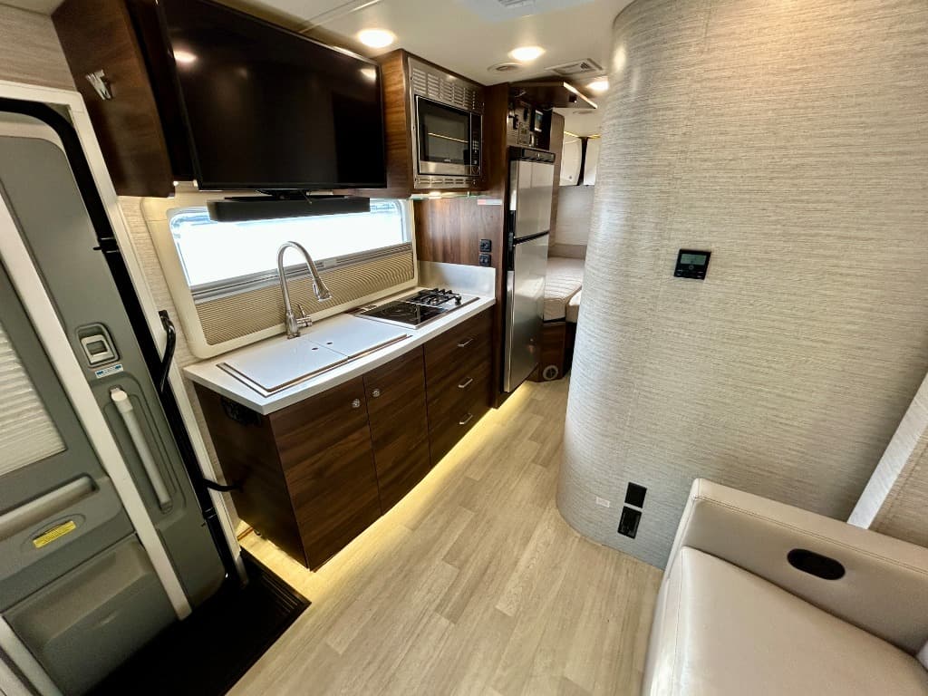 2022 Winnebago 2022 Winnebago View - thumbnail 4