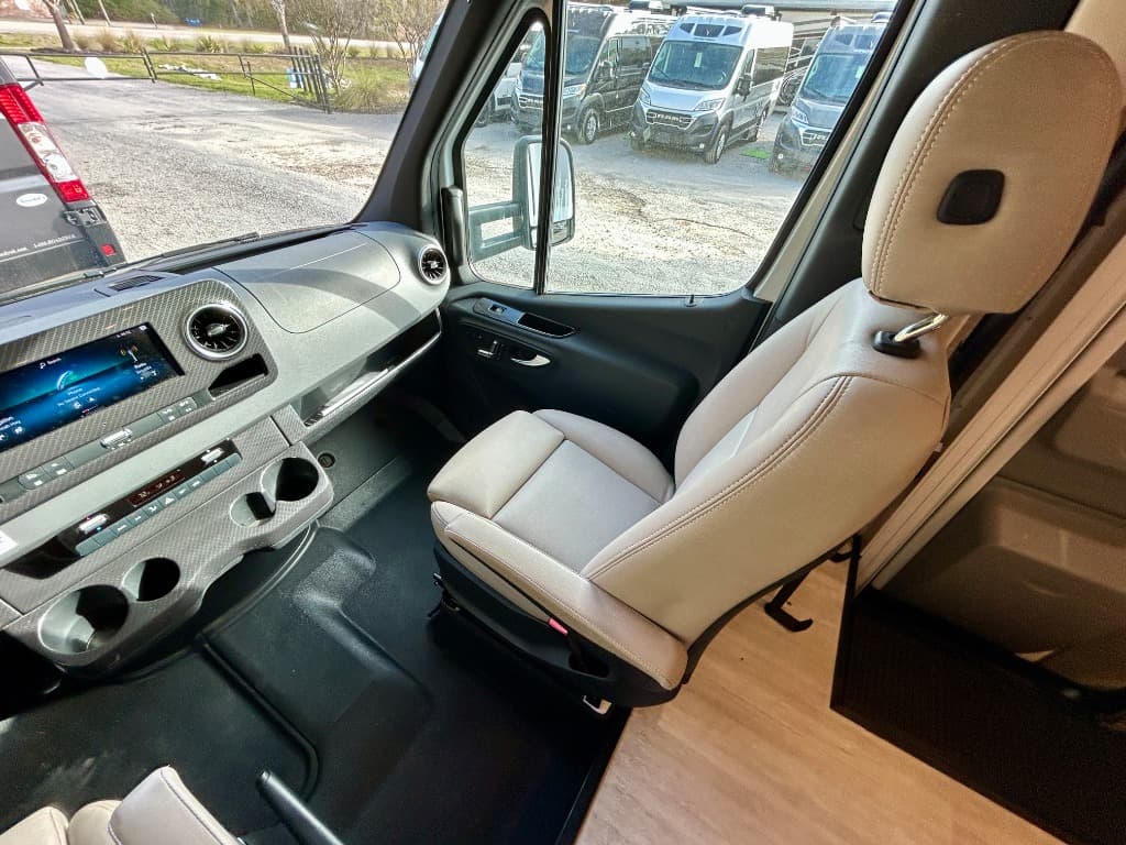 2022 Winnebago 2022 Winnebago View - thumbnail 28