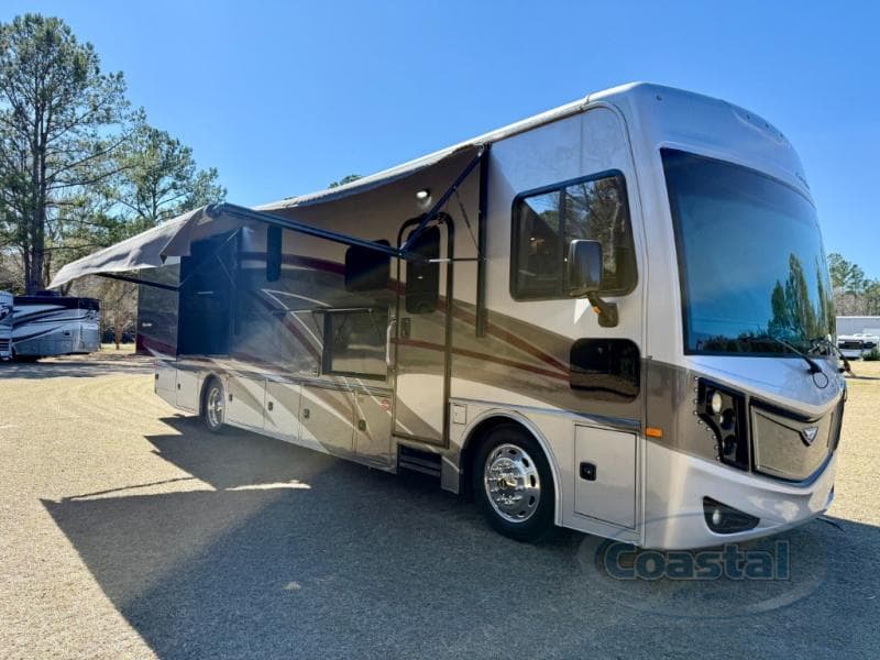 2023 Fleetwood Pace Arrow 36U