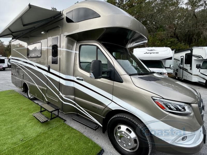 2021 Winnebago Navion 24D