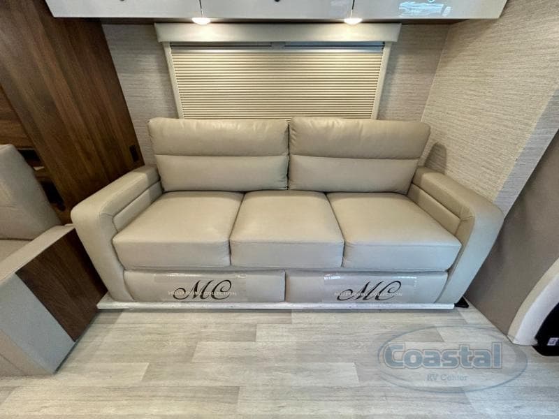 2021 Winnebago 2021 Winnebago Navion - thumbnail 7