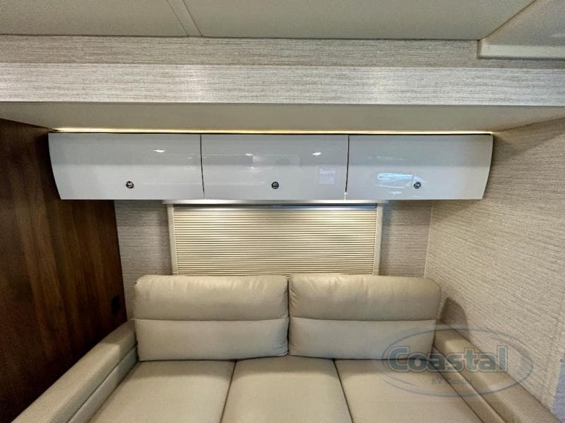 2021 Winnebago 2021 Winnebago Navion - thumbnail 8