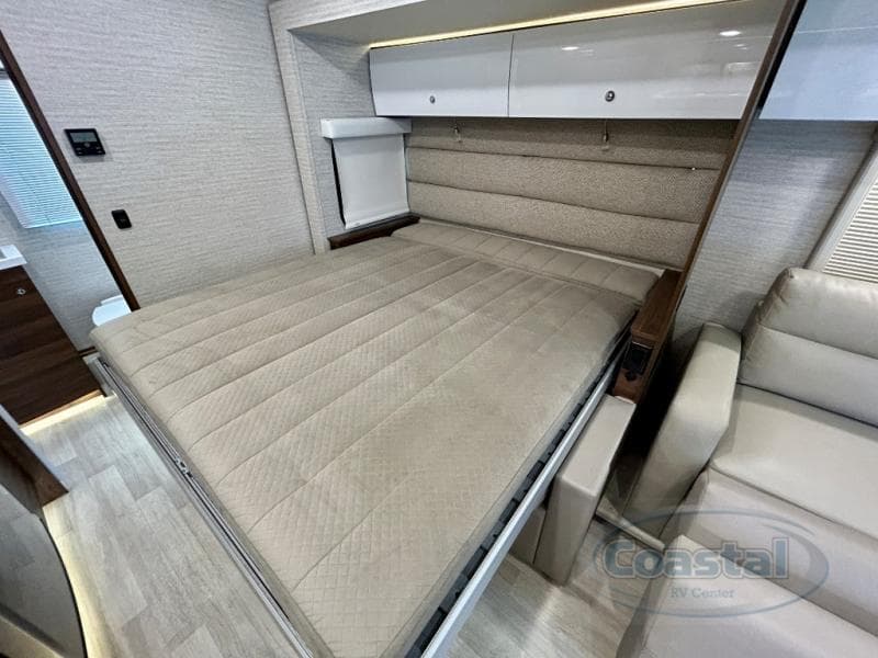 2021 Winnebago 2021 Winnebago Navion - thumbnail 19