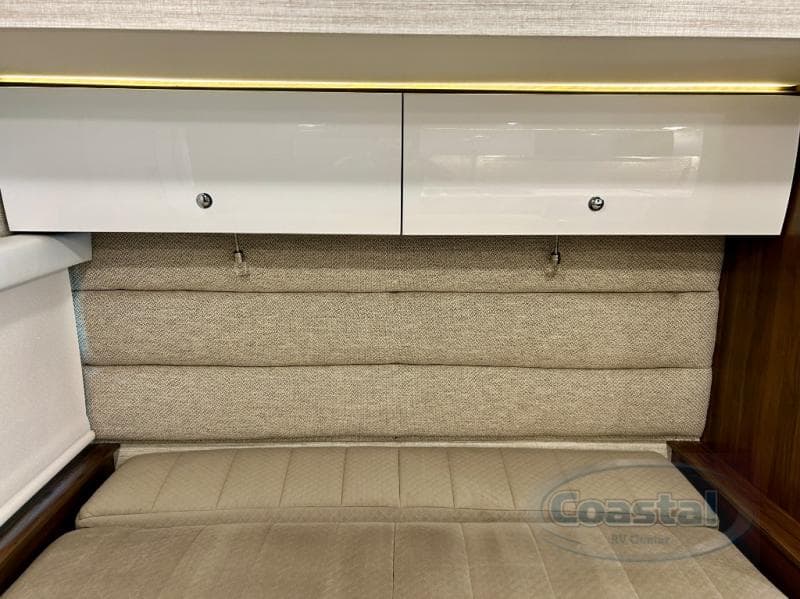 2021 Winnebago 2021 Winnebago Navion - thumbnail 20