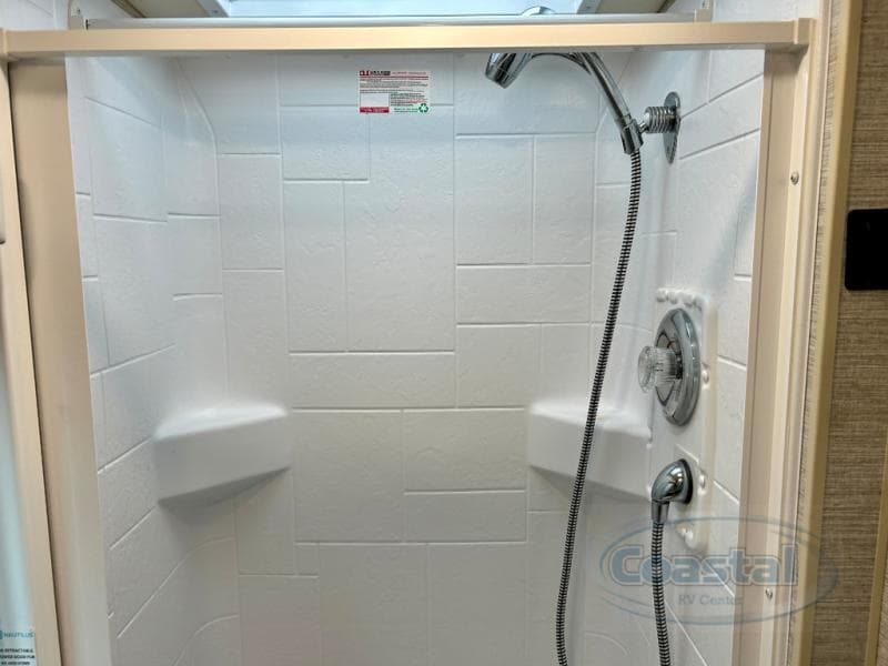 2021 Winnebago 2021 Winnebago Navion - thumbnail 27