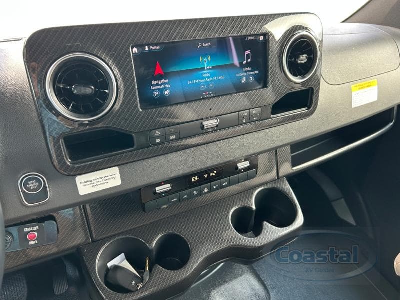 2021 Winnebago 2021 Winnebago Navion - thumbnail 37