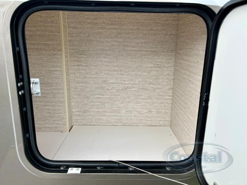 2021 Winnebago 2021 Winnebago Navion - thumbnail 42