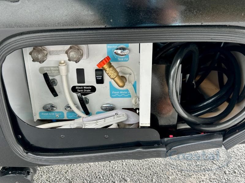 2021 Winnebago 2021 Winnebago Navion - thumbnail 45