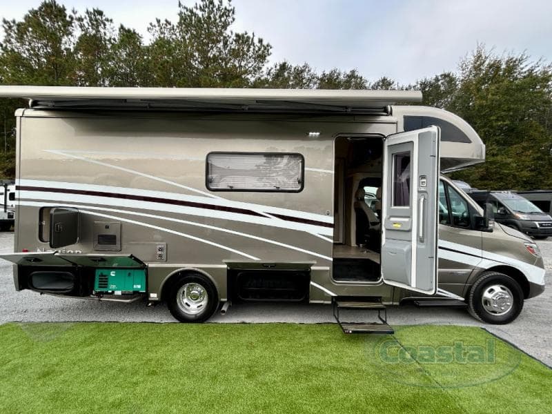 2021 Winnebago 2021 Winnebago Navion - thumbnail 47