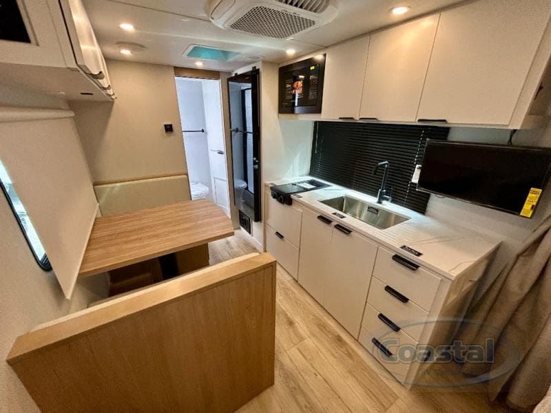 2026 Winnebago 2026 Winnebago Micro Minnie - thumbnail 3