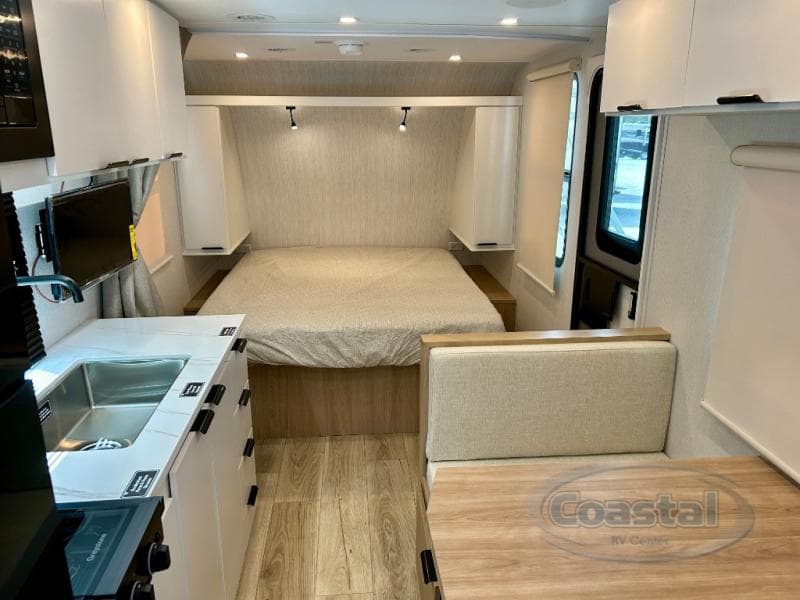 2026 Winnebago 2026 Winnebago Micro Minnie - thumbnail 6