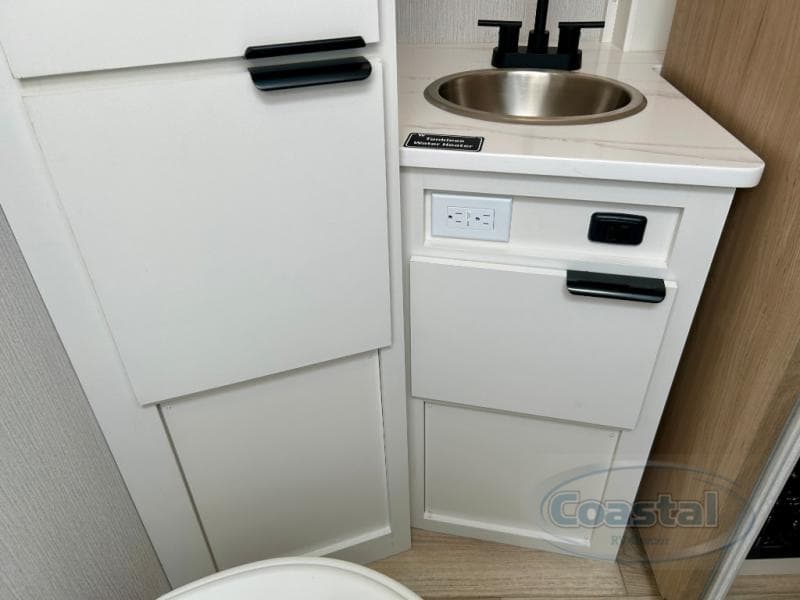 2026 Winnebago 2026 Winnebago Micro Minnie - thumbnail 22