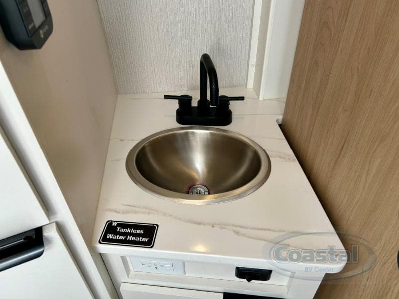 2026 Winnebago 2026 Winnebago Micro Minnie - thumbnail 23