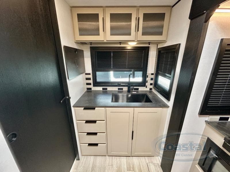 2026 Keystone 2026 Keystone Walkabout - thumbnail 17