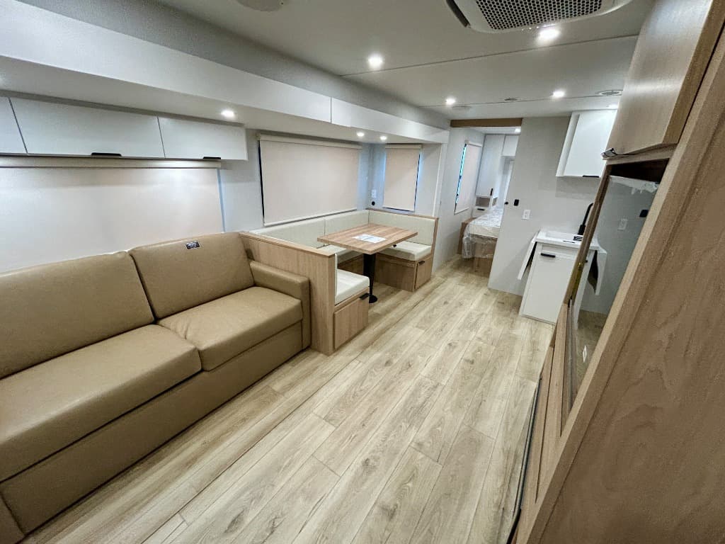 2026 Winnebago 2026 Winnebago Thrive - thumbnail 3