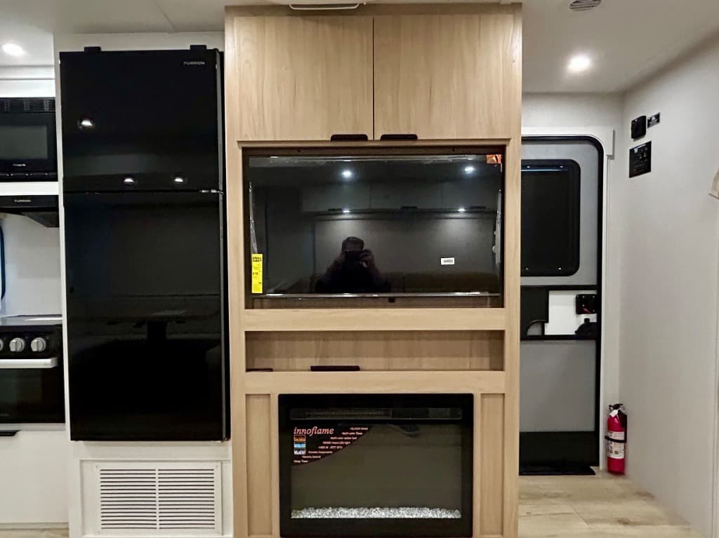 2026 Winnebago 2026 Winnebago Thrive - thumbnail 10