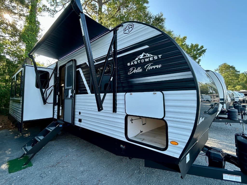 2026 East To West Della Terra 272RL