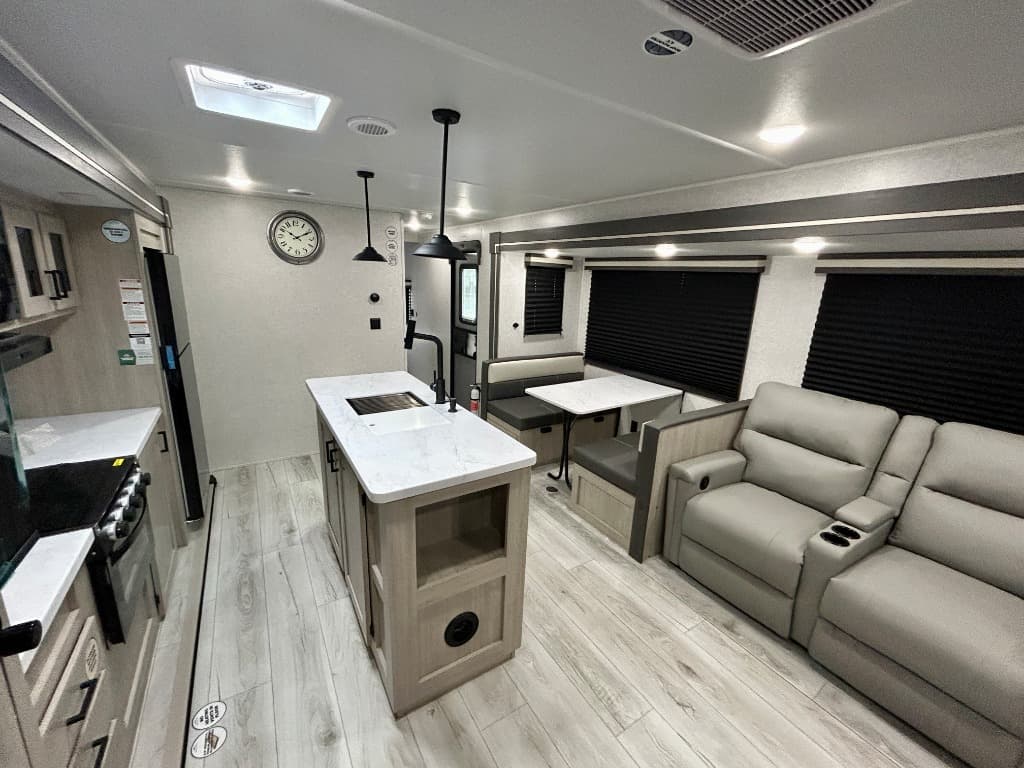 2026 East To West 2026 East To West Della Terra - thumbnail 6