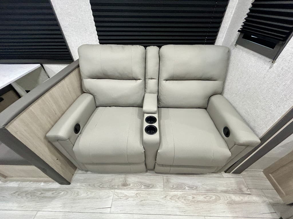 2026 East To West 2026 East To West Della Terra - thumbnail 8