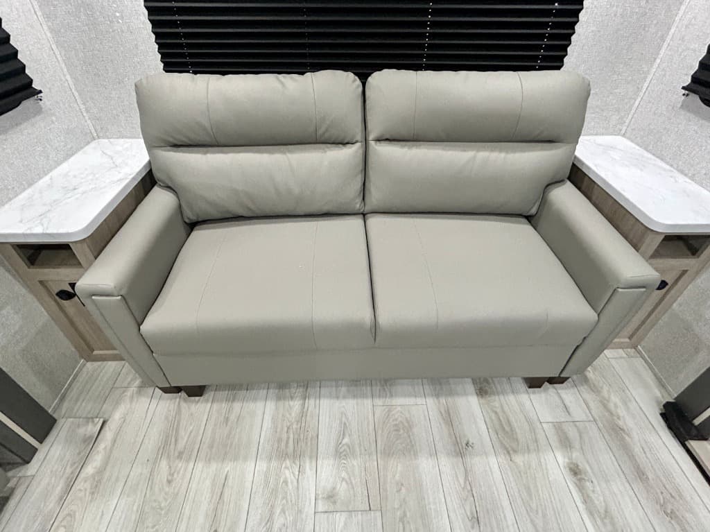 2026 East To West 2026 East To West Della Terra - thumbnail 9