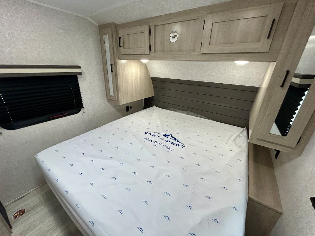 2026 East To West 2026 East To West Della Terra - thumbnail 22