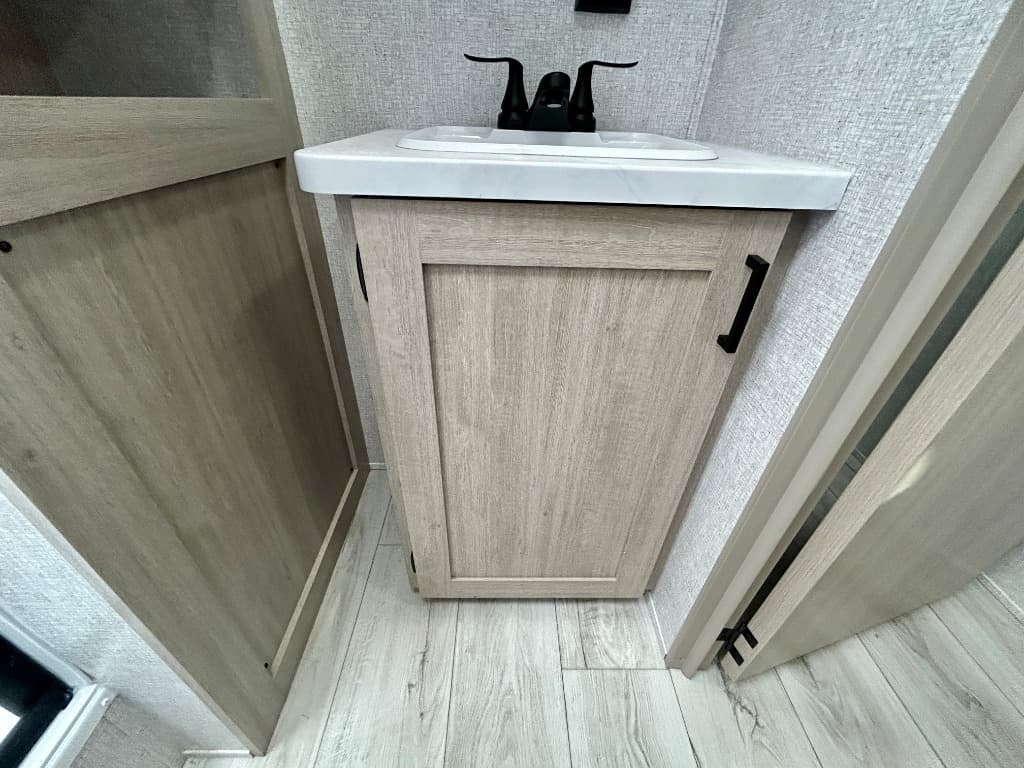 2026 East To West 2026 East To West Della Terra - thumbnail 27