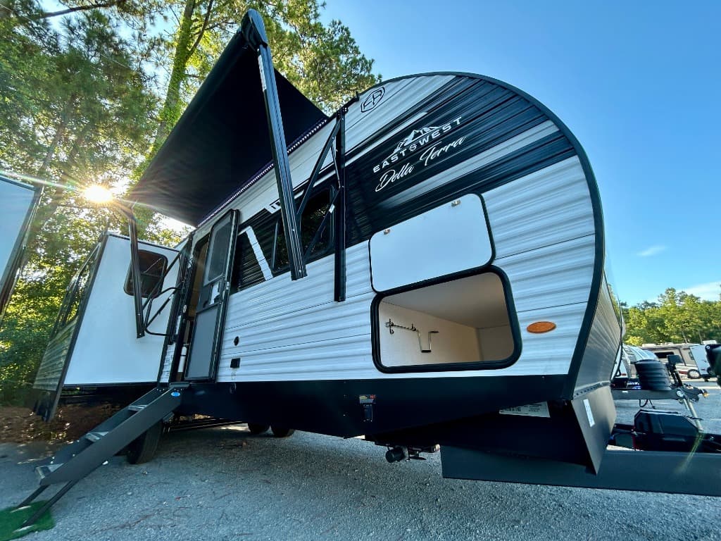 2026 East To West 2026 East To West Della Terra - thumbnail 35