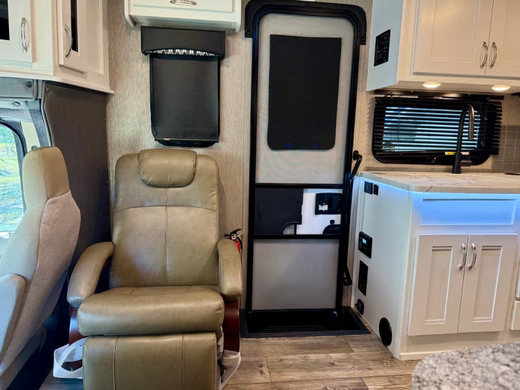 2023 NeXus RV 2023 NeXus RV Viper - thumbnail 6