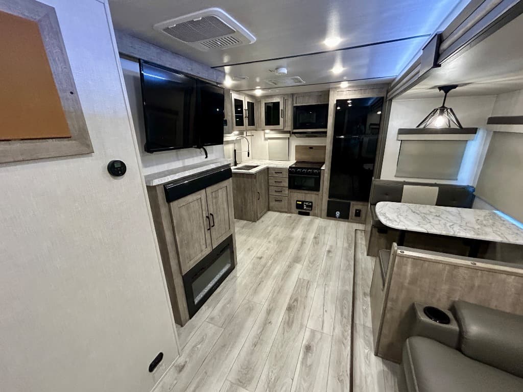 2023 Forest River 2023 Forest River Grand Surveyor - thumbnail 6