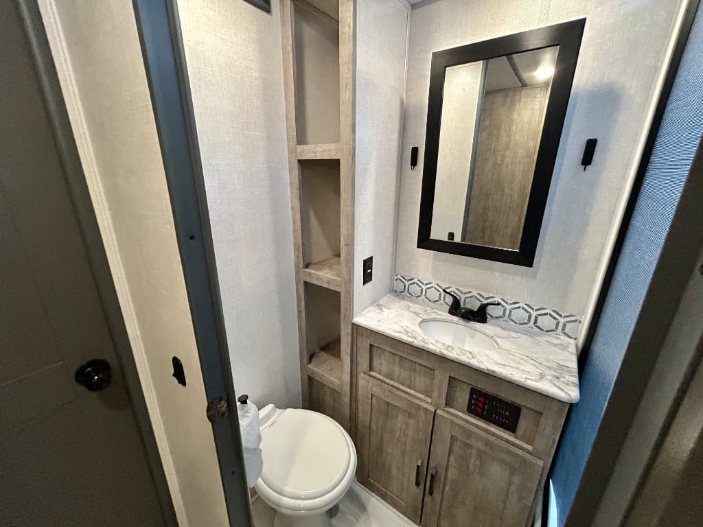 2023 Forest River 2023 Forest River Grand Surveyor - thumbnail 27