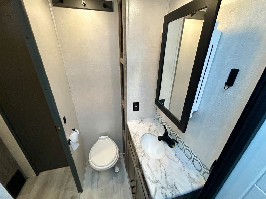 2023 Forest River 2023 Forest River Grand Surveyor - thumbnail 31