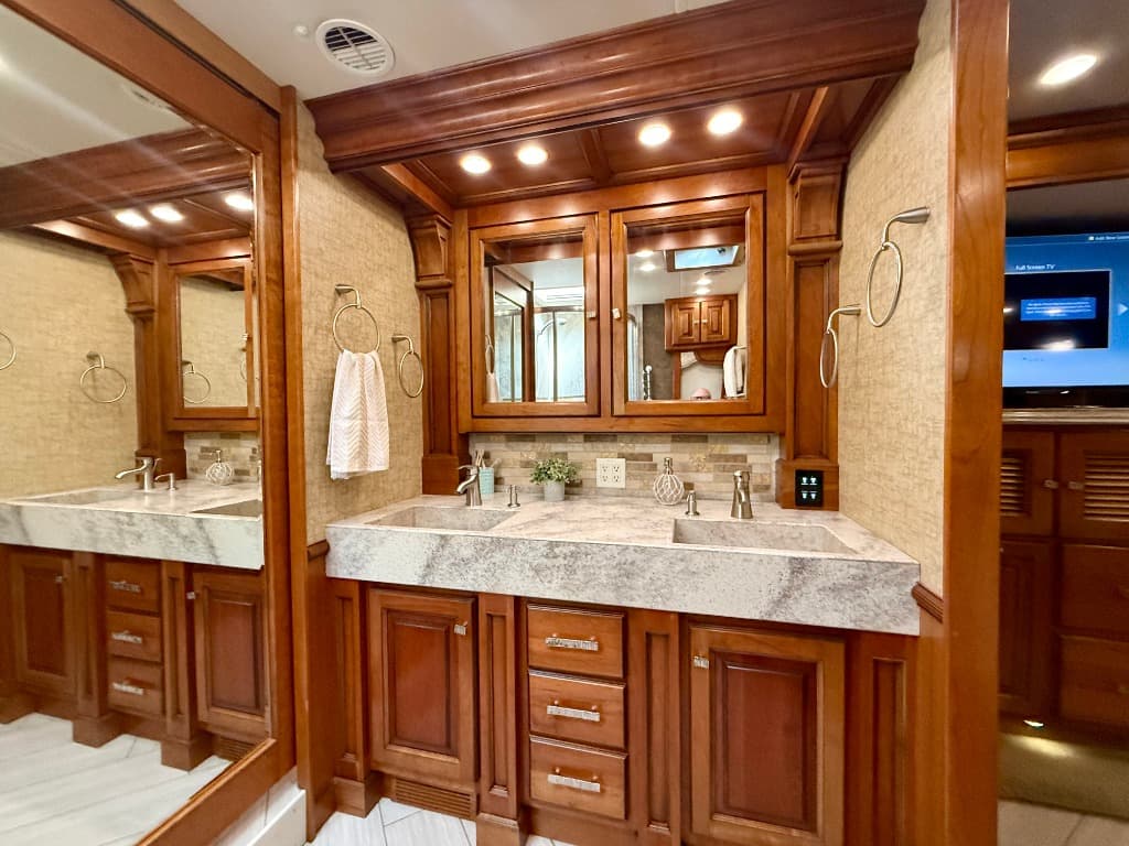 2014 Tiffin 2014 Tiffin Allegro Bus - thumbnail 22