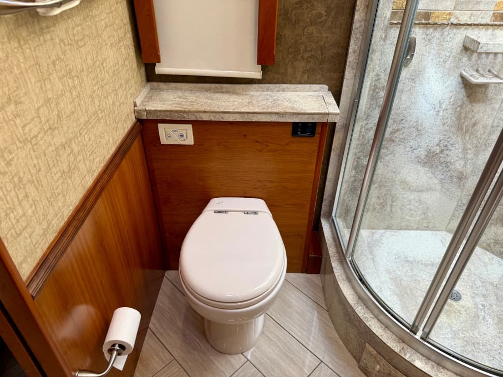 2014 Tiffin 2014 Tiffin Allegro Bus - thumbnail 23