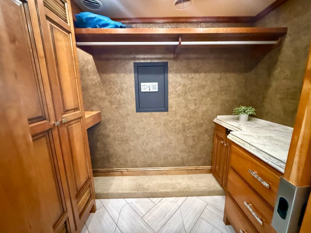 2014 Tiffin 2014 Tiffin Allegro Bus - thumbnail 29