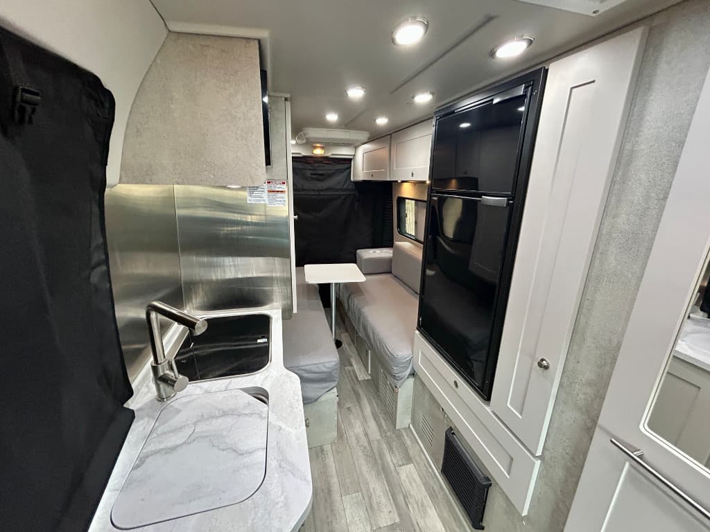 2025 Roadtrek 2025 Roadtrek Play - thumbnail 3