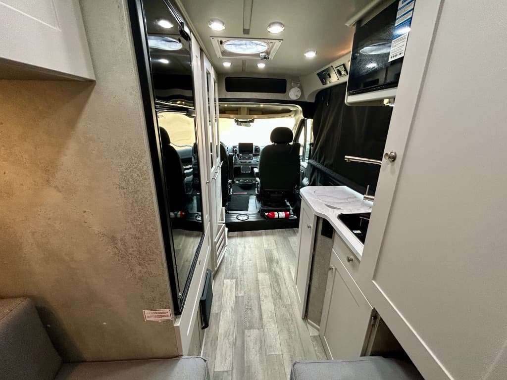 2025 Roadtrek 2025 Roadtrek Play - thumbnail 4