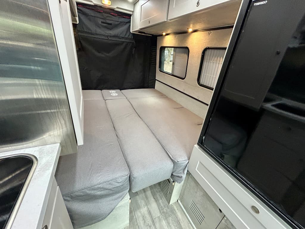 2025 Roadtrek 2025 Roadtrek Play - thumbnail 9