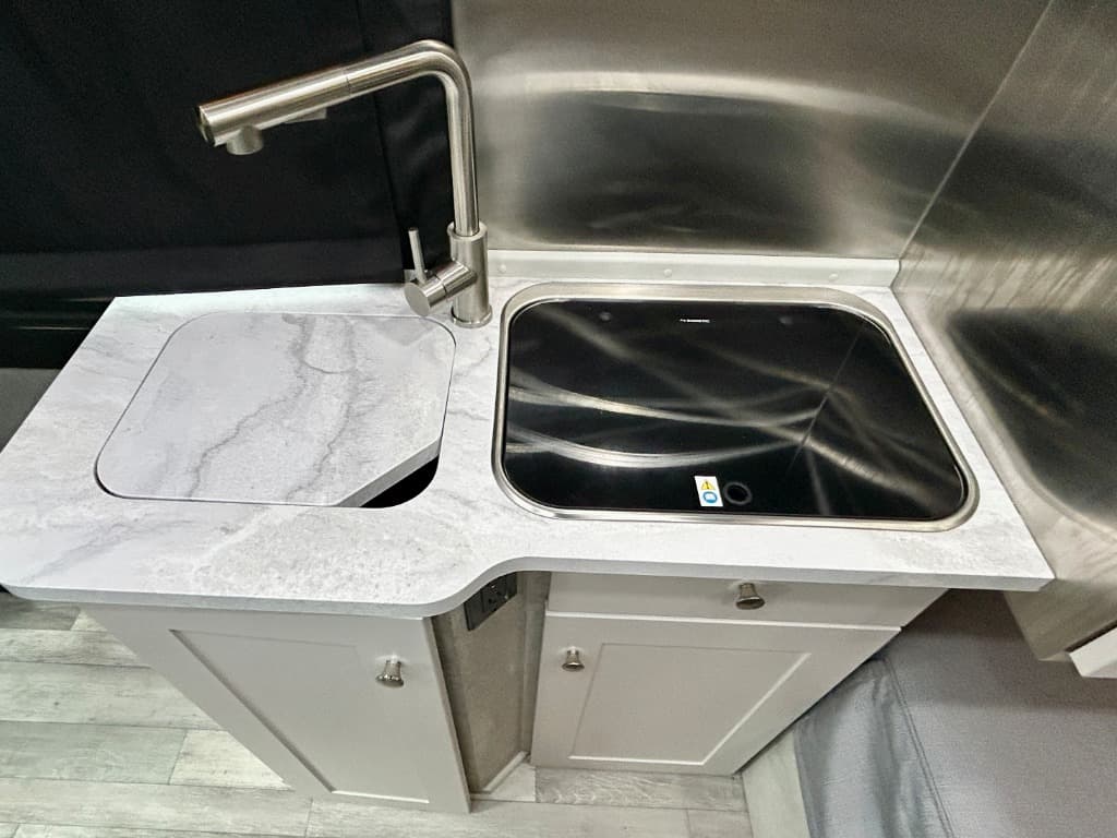 2025 Roadtrek 2025 Roadtrek Play - thumbnail 19