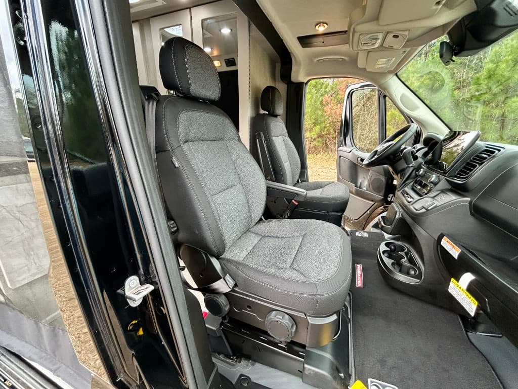 2025 Roadtrek 2025 Roadtrek Play - thumbnail 30