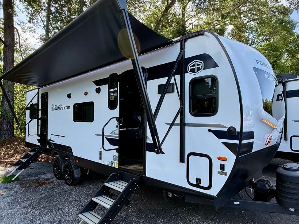 2026 Forest River Grand Surveyor 275FKBS