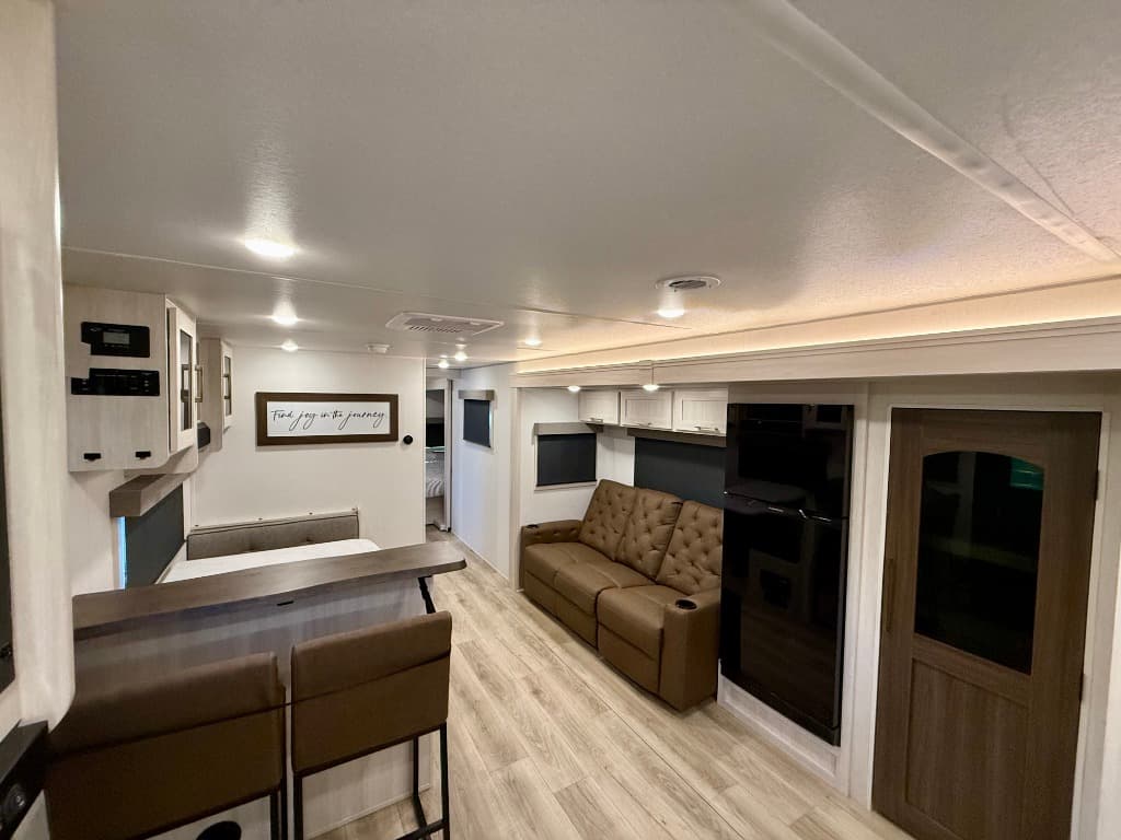 2026 Forest River 2026 Forest River Grand Surveyor - thumbnail 3