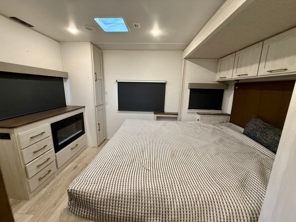 2026 Forest River 2026 Forest River Grand Surveyor - thumbnail 24