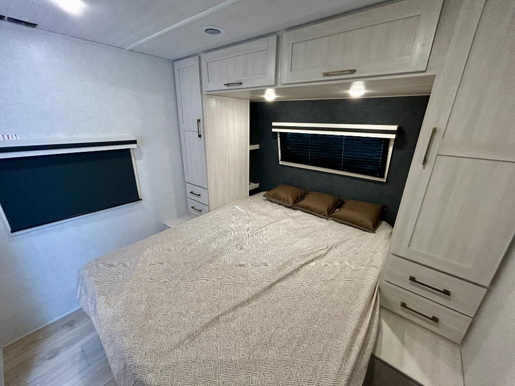 2025 Forest River 2025 Forest River Surveyor Legend - thumbnail 28