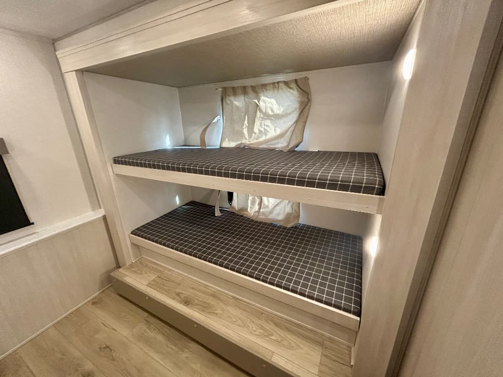 2026 Forest River 2026 Forest River Surveyor Legend - thumbnail 23