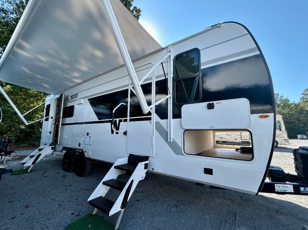 2026 Winnebago Thrive 25RLS