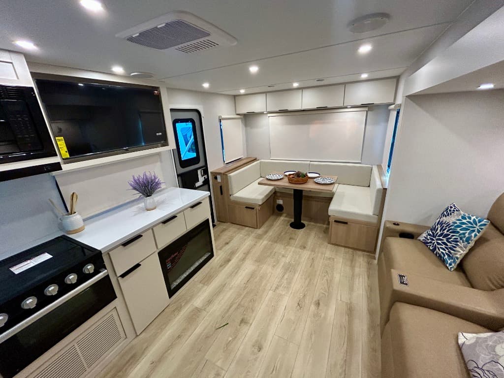 2026 Winnebago 2026 Winnebago Thrive - thumbnail 4