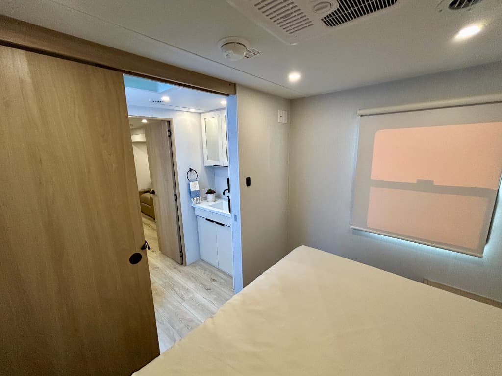 2026 Winnebago 2026 Winnebago Thrive - thumbnail 35