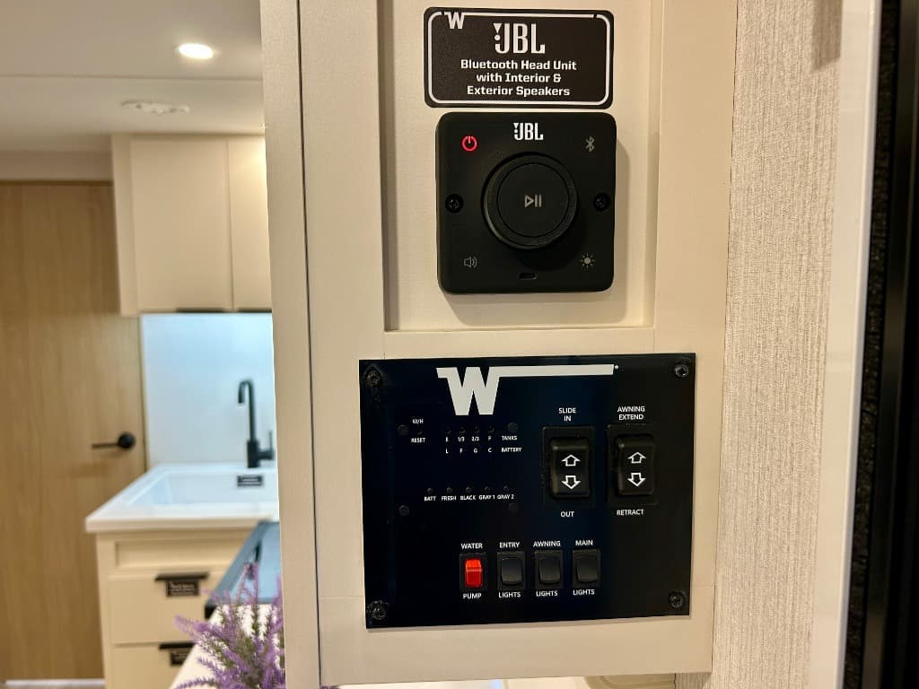 2026 Winnebago 2026 Winnebago Thrive - thumbnail 36